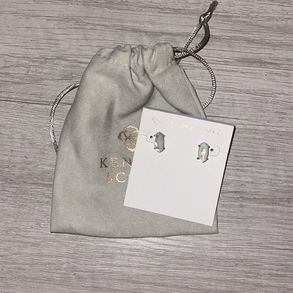 Kendra Scott Earrings - Picture 2 of 2